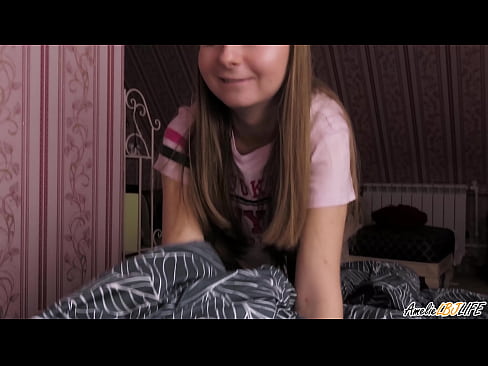 ❤️ Blondina îi suge adânc prietenei ei și primește spermă în gură at porn ro.eviewporn.ru ❤